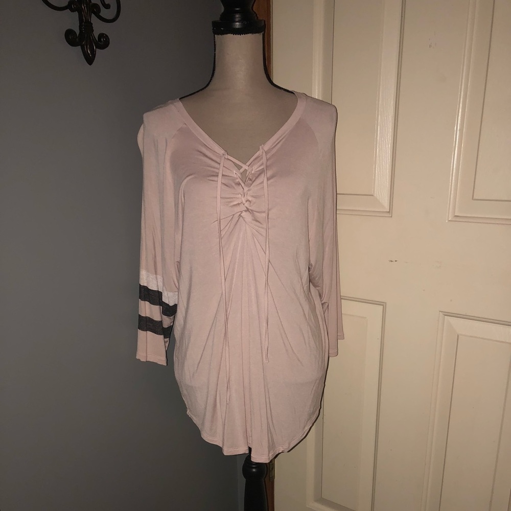 🌸BS PINK SUPER SOFT 3/4 Sleeve lace up like new!